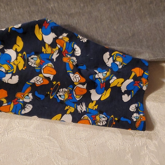 SZ. X - LARGE DONALD DUCK WALT DISNEY LONGSLEEVED GRAY LULA ROE TOP - Picture 3 of 5